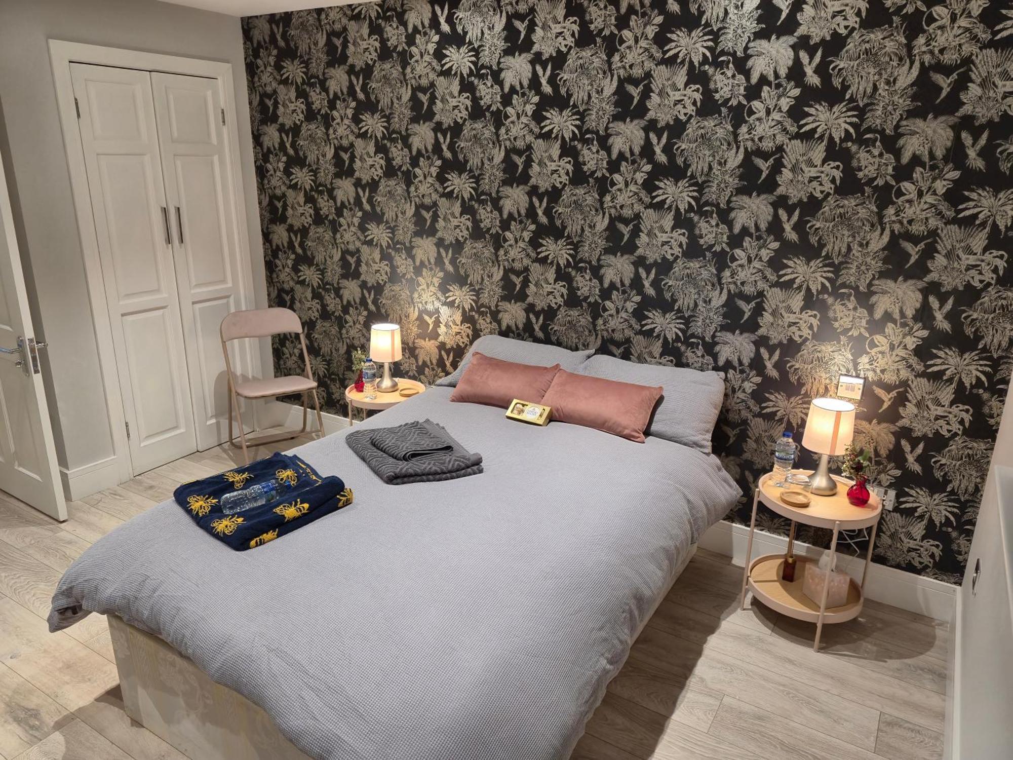 The Crown Radnage Hotel Luaran gambar