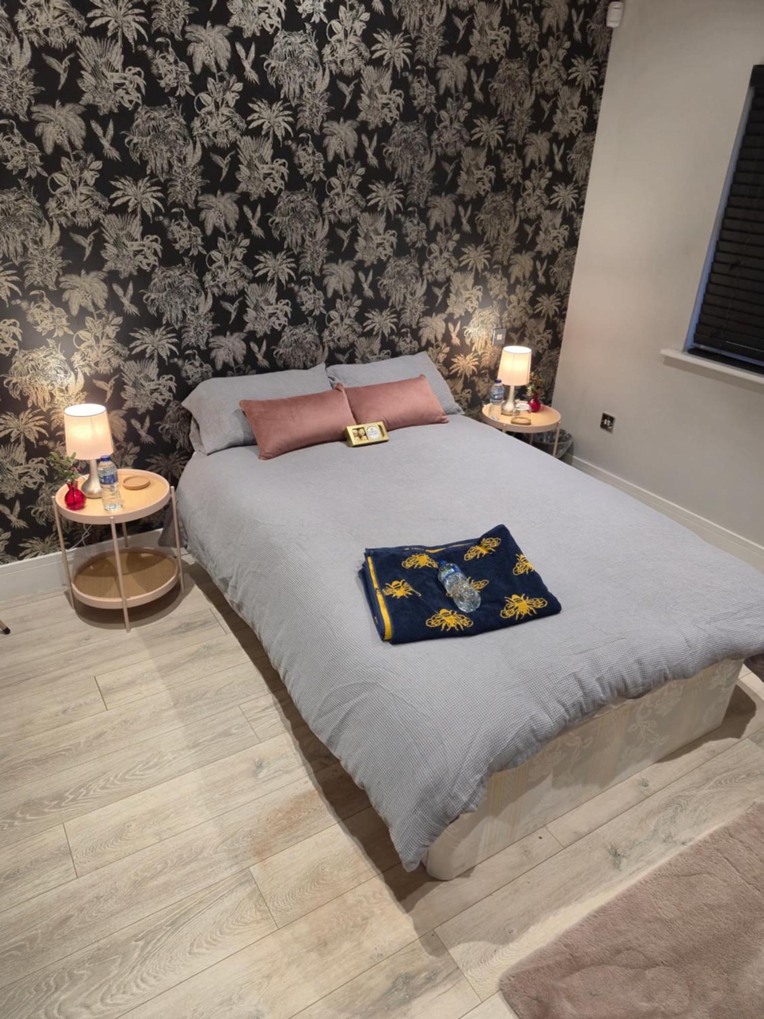 The Crown Radnage Hotel Luaran gambar